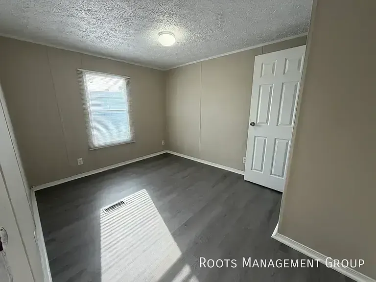700 E 6th St #94 — Photo 6