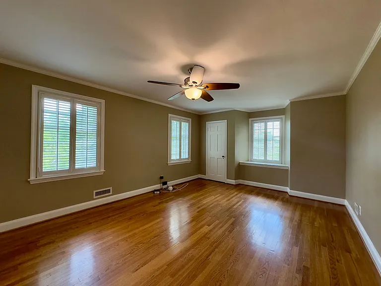 115 E Northern Pkwy — Photo 38