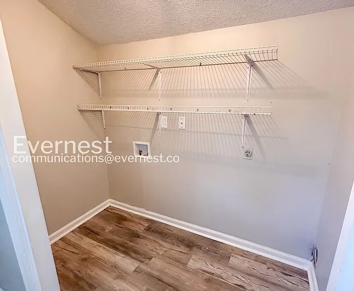 1676 Guilford Dr — Photo 14