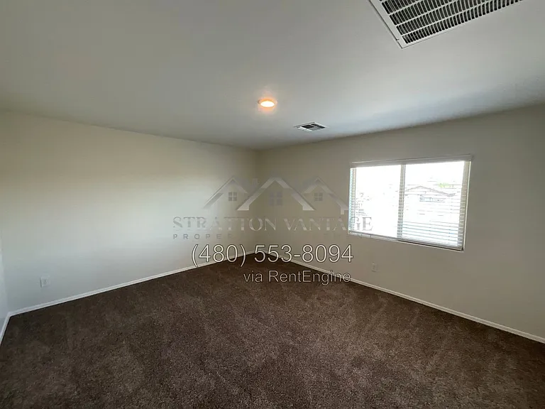 258 S Oak St — Photo 13