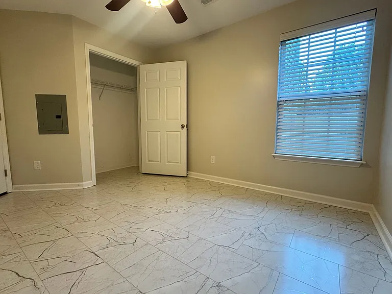 4704 Pennoak Ln #C — Photo 21