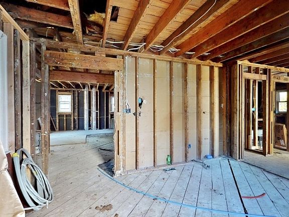 5th image of 322 Gifford Pl