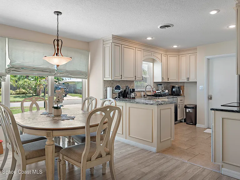 116 Royal Palm Ave — Photo 5