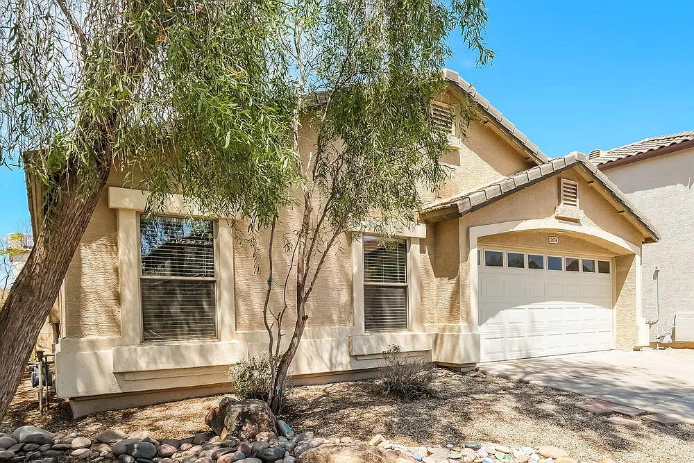 4 bed, 2.0 bath, 1314 sqft, $1,985 — Photo 3