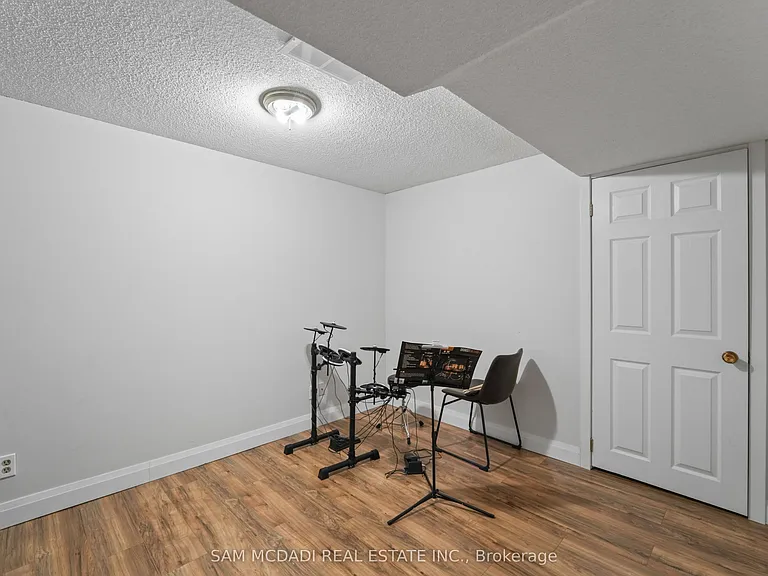 6251 Saltmarsh Ct — Photo 38