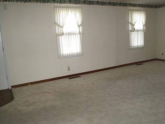 3rd image of 2249 Park St