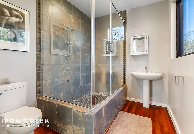 910 Rockhold Dr — Photo 15