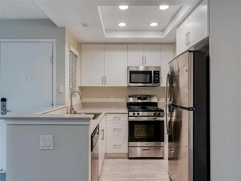 Laguna Gardens Apts. — Photo 11