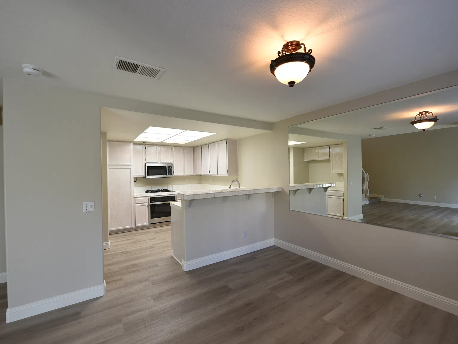 2 bed, 2.5 bath, 1509 sqft, $4,000 — Photo 4