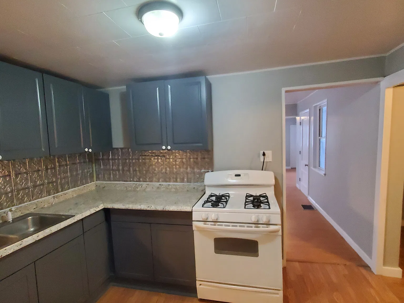 2 bed, 1000 sqft, $1,075 — Photo 4