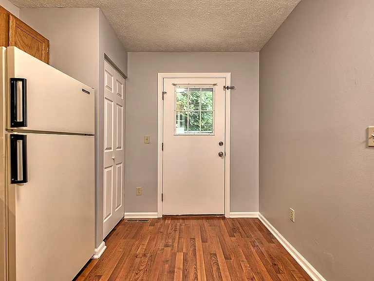 128 Winston Way — Photo 14