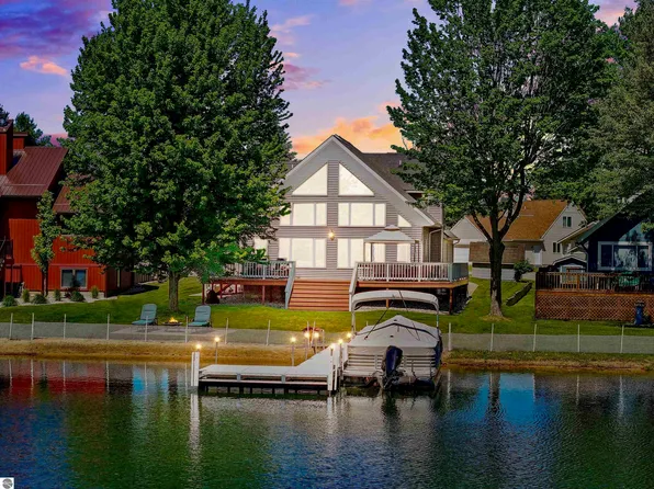 6959 W Redman Dr, Lake City, MI 49651