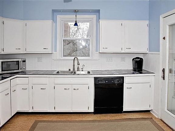 4th image of 2252 Jefferson Ave