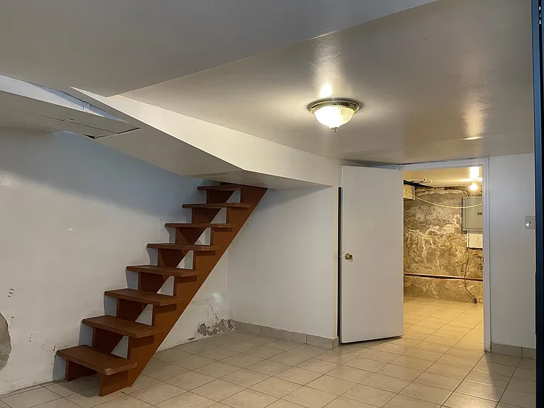 2732 S Marshall St — Photo 10