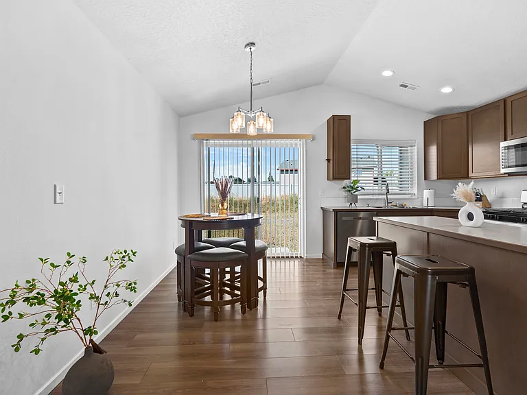 326 S Treeline St — Photo 5