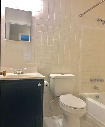 3rd image of 546 Louvre Dr