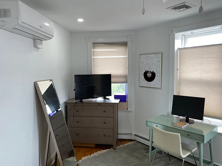 719 S 8th St — Photo 12
