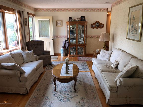 5th image of 870 Roundtree Dr