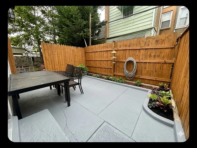 Salmon St — Photo 5