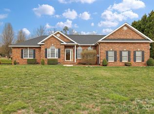 1164 Daisy Ln, Hickory, NC 28602