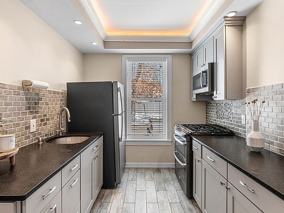 4th image of 5 Seven Vernon St #1