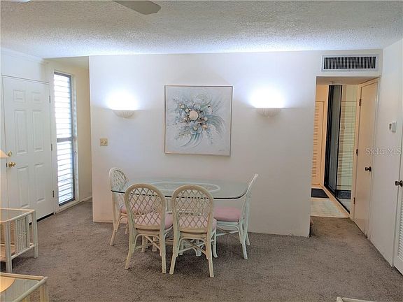 5th image of 703 Pine Run Dr