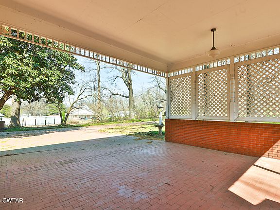 32nd image of 203 N McCombs St