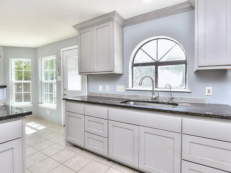 1202 Southwalk St — Photo 14