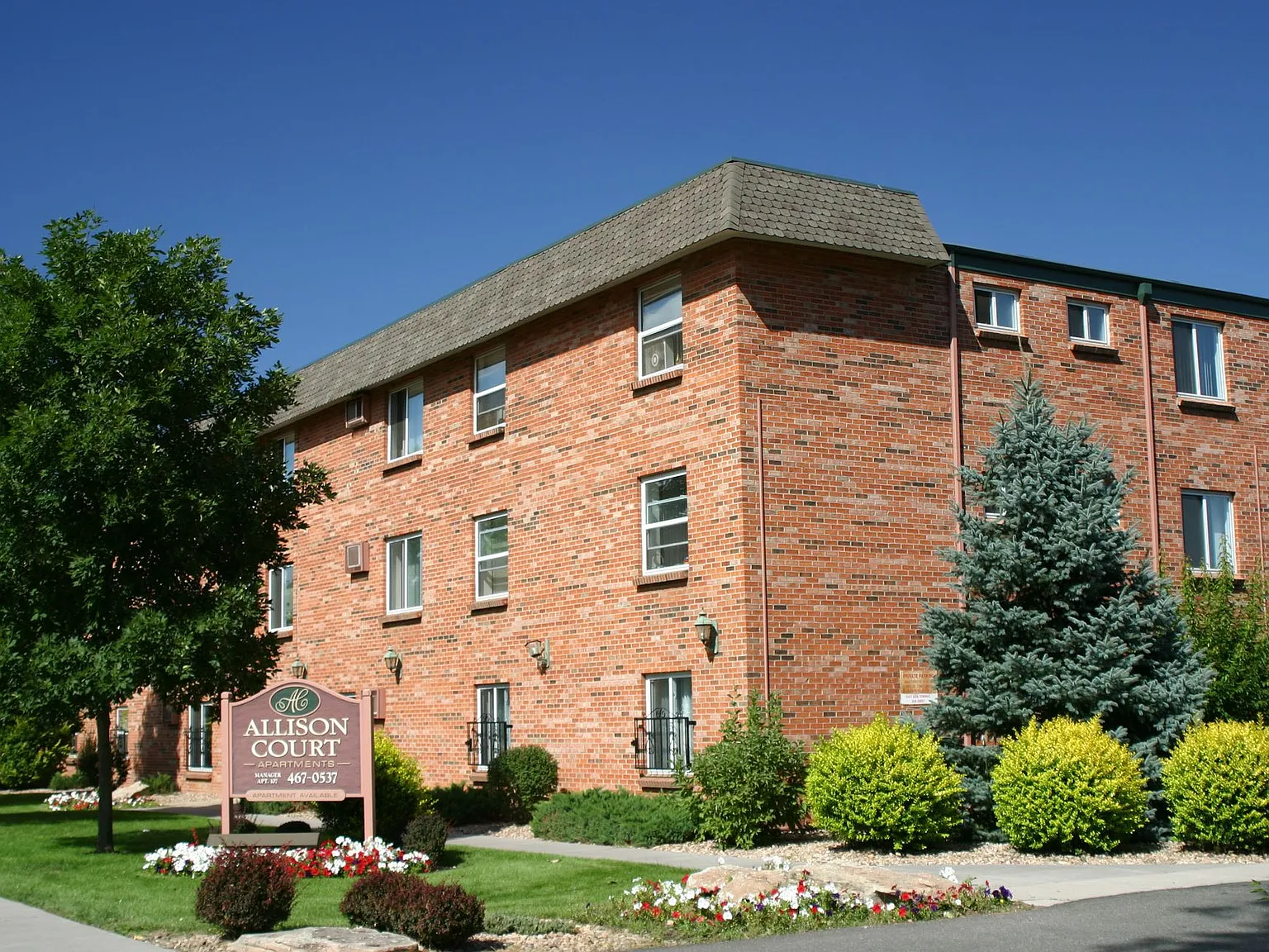 Allison Court Apartments — Photo 3