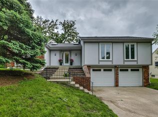 9425 W Greenway Ln, Lenexa, KS 66215