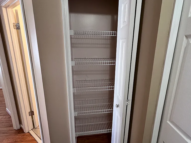 1412 Nestlewood Ct — Photo 9