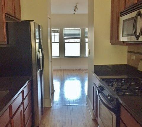 4th image of 3453 N Wolcott Ave #2W