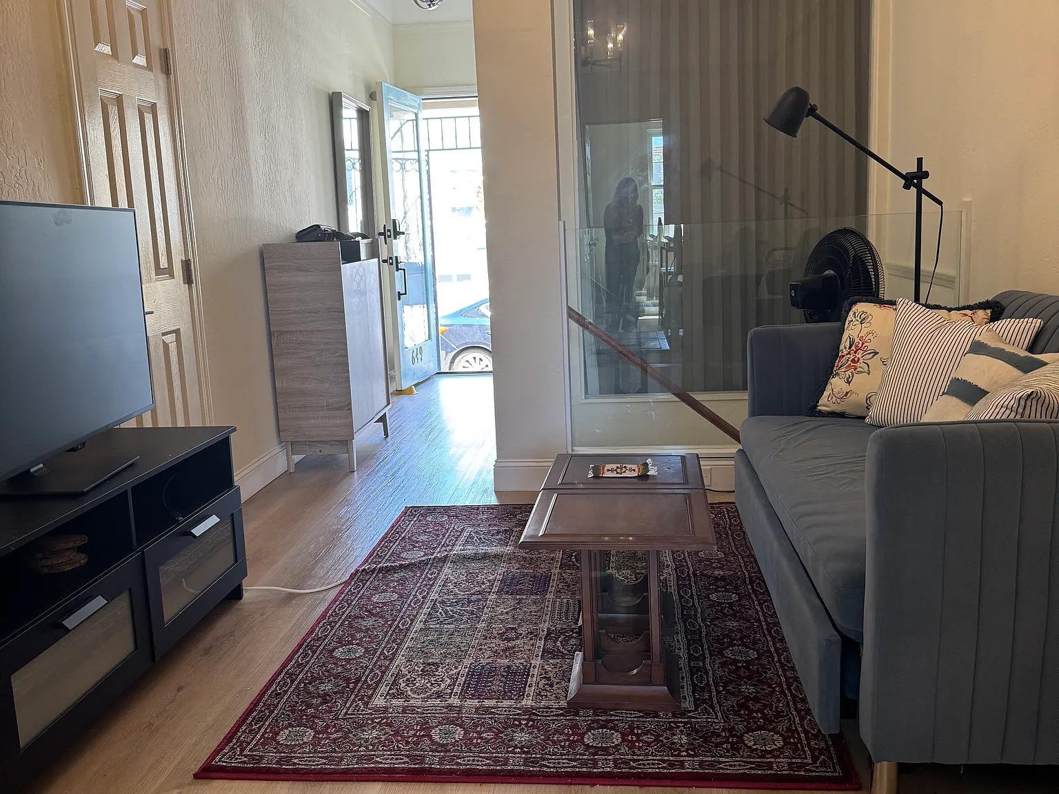2 bed, 920 sqft, $1,950 — Photo 2