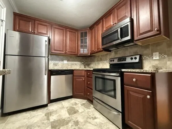 47 Alvarado Ave APT 3B, Worcester, MA 01604