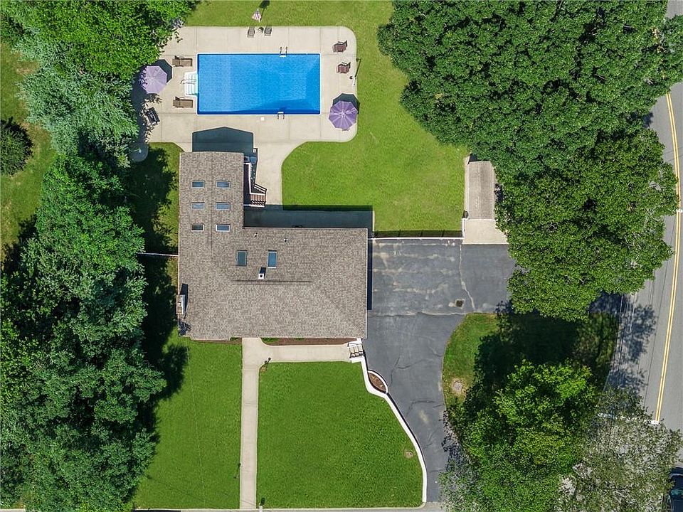 5 Collingwood Dr Cranston, RI Zillow Apartments for Rent in Cranston