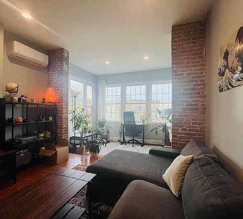 4th image of 2807 N Calvert St APT 2