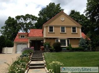 17 Deerfield Rd, Prt Washingtn, NY 11050