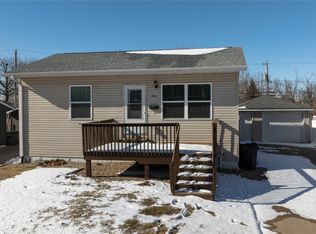 706 Danbury St NE, Cedar Rapids, IA 52402