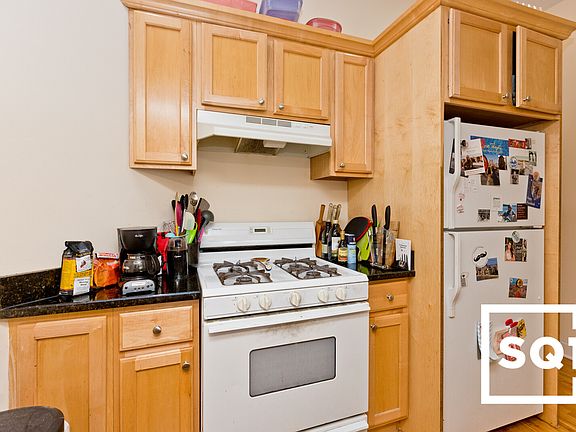 3rd image of 3712 N Janssen Ave APT 2
