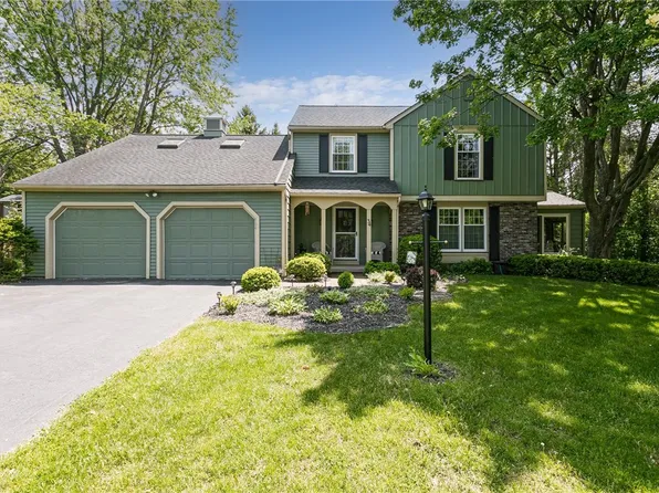 34 Rolling Meadows Way, Penfield, NY 14526