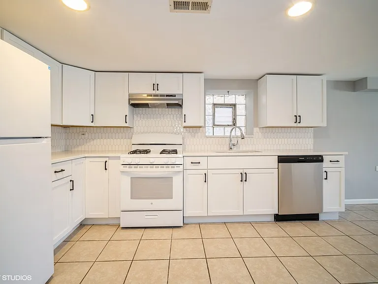 5116 W Deming Pl #G — Photo 2