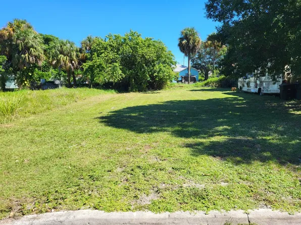 704 Dundas Court, Fort Pierce, FL 34950