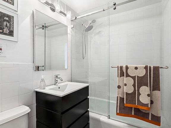 4th image of 10 W 15th St APT 1103