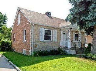 31 N Lewis Ave, Waukegan, IL 60085