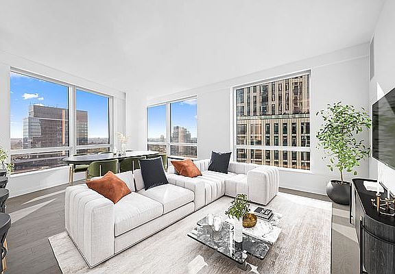 3rd image of 1 City Poin APT 33F
