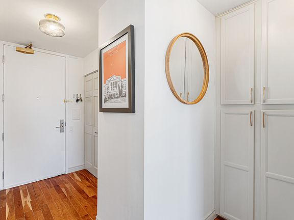 3rd image of 4343 N Clarendon Ave APT 515