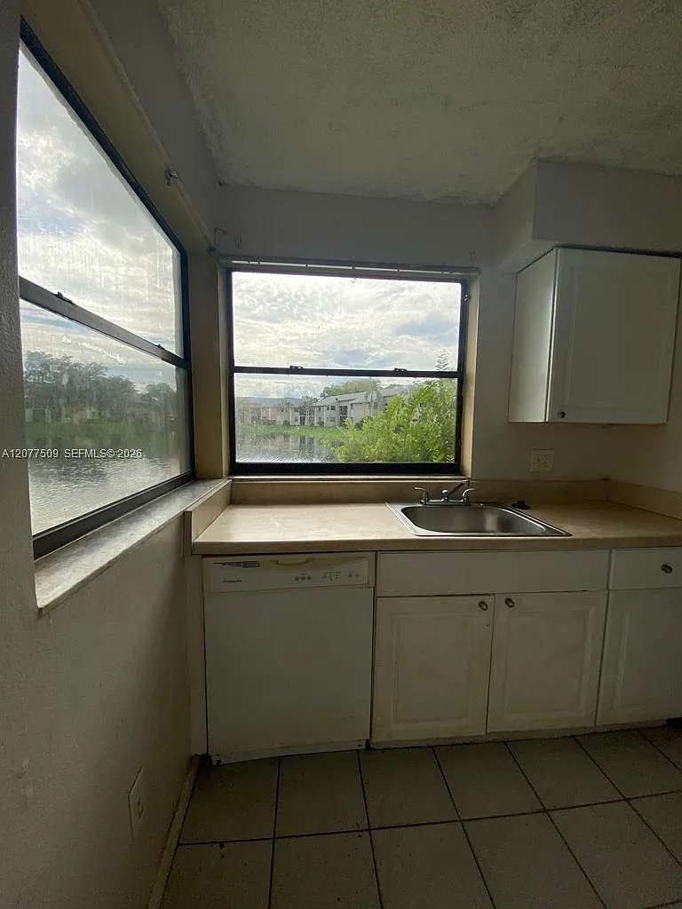 Lakeshore Condo I — Photo 3