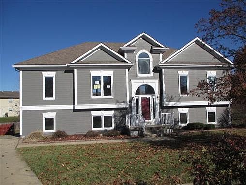 1st image of 601 Hawthorne Pl