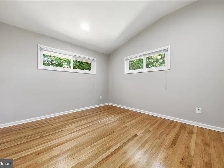 160801 Westmoreland St — Photo 26