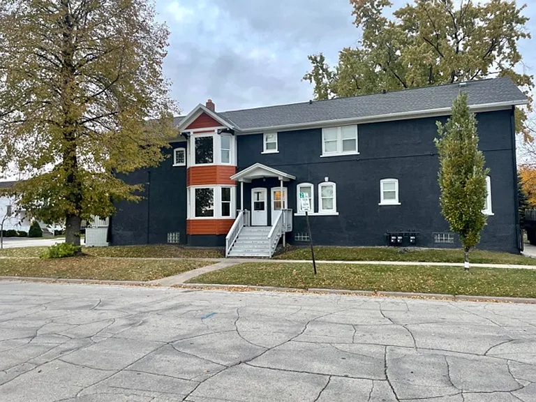 700 Pine St — Photo 2